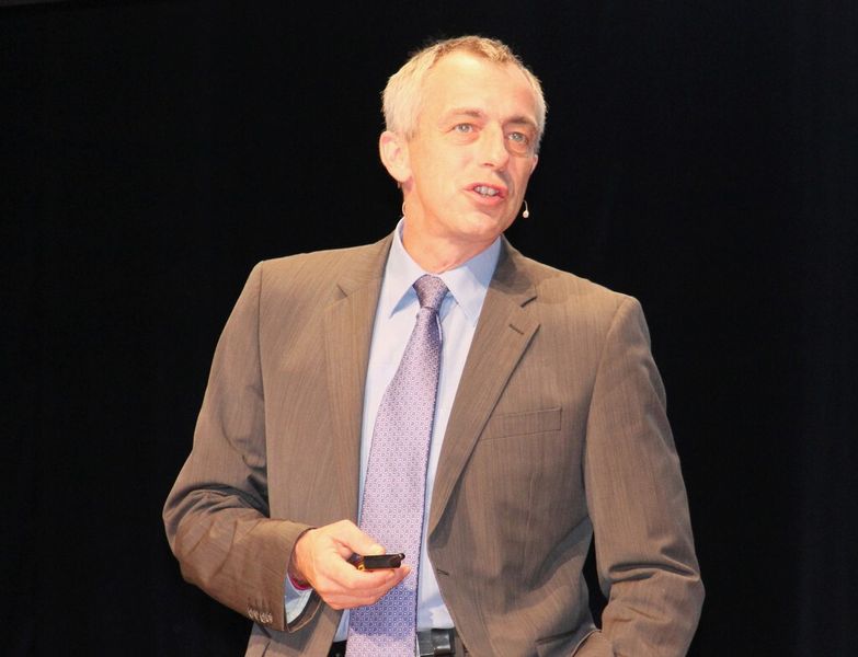 Dirk Denger, Forschungsleiter von AVL List aus Graz, stellte in seinem Vortrag die Bedeutung von Systems Engineering in den Mittelpunkt. (Bild: Michel)