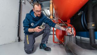 Eine präzise Temperaturmessung stellt sicher, dass die Kältemaschine einwandfrei läuft und alle Fühler korrekt abgestimmt sind.  (Bild: Klima Kälte Kopp)