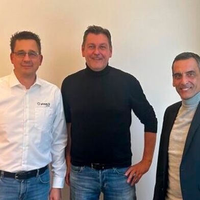 (V. l.) Martin List, Geschäftsführer Ploon.it Group, gemeinsam mit den Geschäftsführern von Bestserv Peter Althaus und Frank Geus  (Bild: Ploon.it Group)