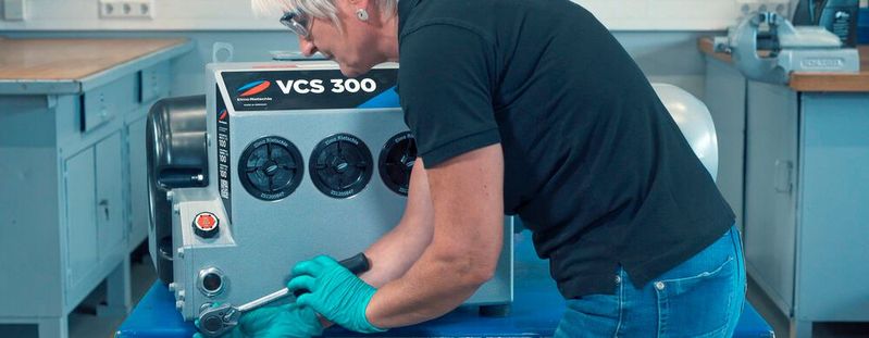 Durch regelmäßige Wartung und dem Einsatz von Original-Ersatzteilen können Unternehmen die maximale Betriebszeit ihrer Maschinen sicherstellen und den Energieverbrauch senken.(Bild:  Elmo Rietschle)