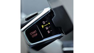 Mittels BIA-Nachtdesign lassen sich verchromte Bauteile von bis zu einem Meter Länge partiell durchleuchten. (BIA/Richard Newton)