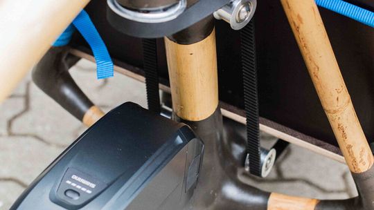 Das Vorderrad wird über ein Umlenksystem mit Rollen und Riemen gesteuert.(Bild:  My Boo)