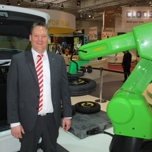 „Der CR-35iA ist der erste kollaborative Roboter der sämtliche Funktionen eines Standardroboters erfüllt”, sagt Olaf Kramm, Geschäftsführer der Fanuc Deutschland GmbH.