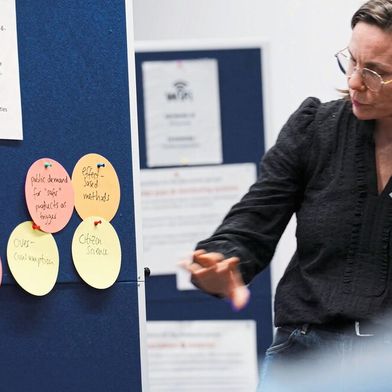 Workshop am Helmholtz-Zentrum für Umweltforschung (UFZ) zum Thema neuartige Substanzen und deren Regulierung (Bild: @Bastian Worrmann/www.youtube.com/watch?v=6Dcv8yWaHtU)