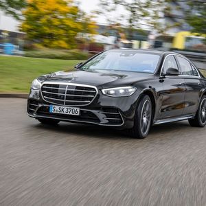 In absehbarer Zeit wird es einen nochmals stärkeren 4,0-Liter-V8 von AMG geben.(Bild:  Daimler)