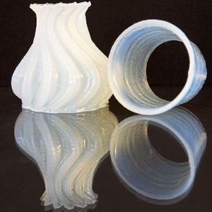 Vase und Schlauchstutzen.(Bild:  M.Hausmann/ETH/Empa)