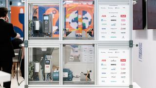 Der Demonstrator Antrieb 4.0 zeigt die herstellerübergreifende Kompatibilität für Auswahl, Inbetriebnahme und Betrieb von elektrischen Antrieben. (Bild: ZVEI)