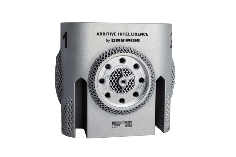 Am Beispiel eines Roboterkopfes des Matris light demonstriert der Werkzeugmaschinenhersteller eine industrielle Fertigung im Pulverbett. (Bild: DMG Mori)