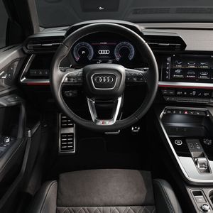 (Audi)