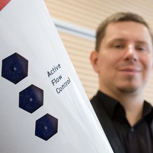 Eingebaute Aktoren sorgen für aktive Strömungskontrolle.