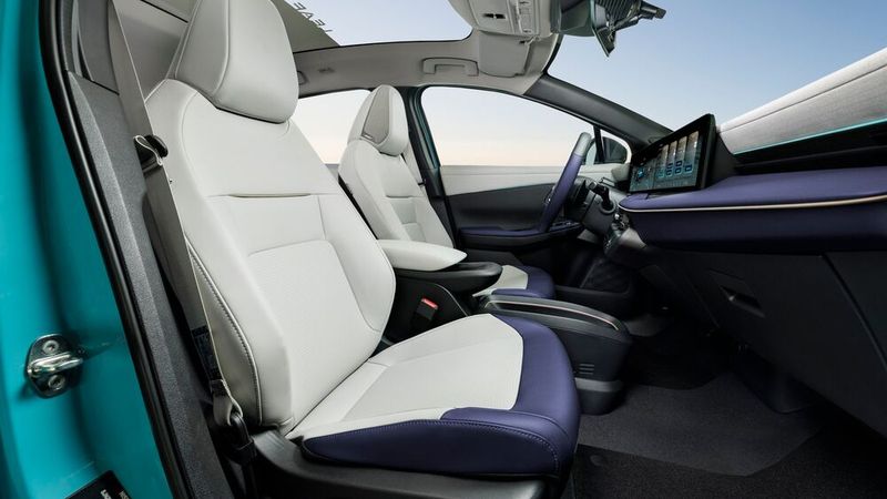 Sieben Farben und vier Ausstattungslinien offeriert Nissan, wobei die von uns gefahrene Top-Version Evolve einen modernen Materialmix mit vielen gepolsterten Oberflächen und hoher Verarbeitungsgüte anbietet. (Bild: Nissan)