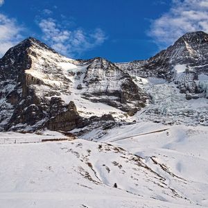 Blick auf die Jungfraubahn und die Bergkulisse mit Eiger und Mönch im Hintergrund.(Bild:  Thomas Entzeroth)