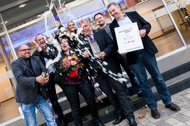 Sie sind die Sieger des Deutschen Werkstattpreises: das Team von Ralf Voss. (Bild: VBM)