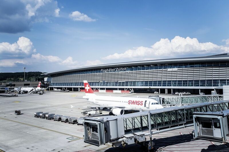 Depuis la modernisation du terminal 2, l'aéroport de Zurich mise sur les détecteurs Baumer pour sa logistique de bagages. (Image: Baumer)