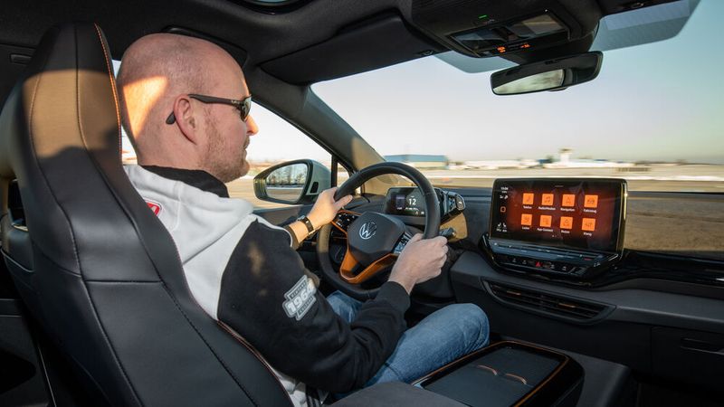 Die graphische Anzeige des Bildschirms wurde spezifisch auf das neue Modell angepasst. (Bild: Autoren-Union Mobilität/Volkswagen)