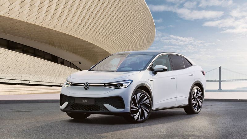 2025 kommen auch ein überarbeiteter ID 4 und im Anschluss die Coupé-Version ID 5 auf den Markt. (Bild: Volkswagen)
