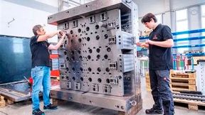 Erfahren Sie schon jetzt, was Deckerform Technologies auf der Fakuma 2026 präsentieren wird. Ein Highlight nennt sich zum Beispiel „Die Kunststoffschlosserei“. Lesen Sie ... (Bild: Deckerform Technologies)