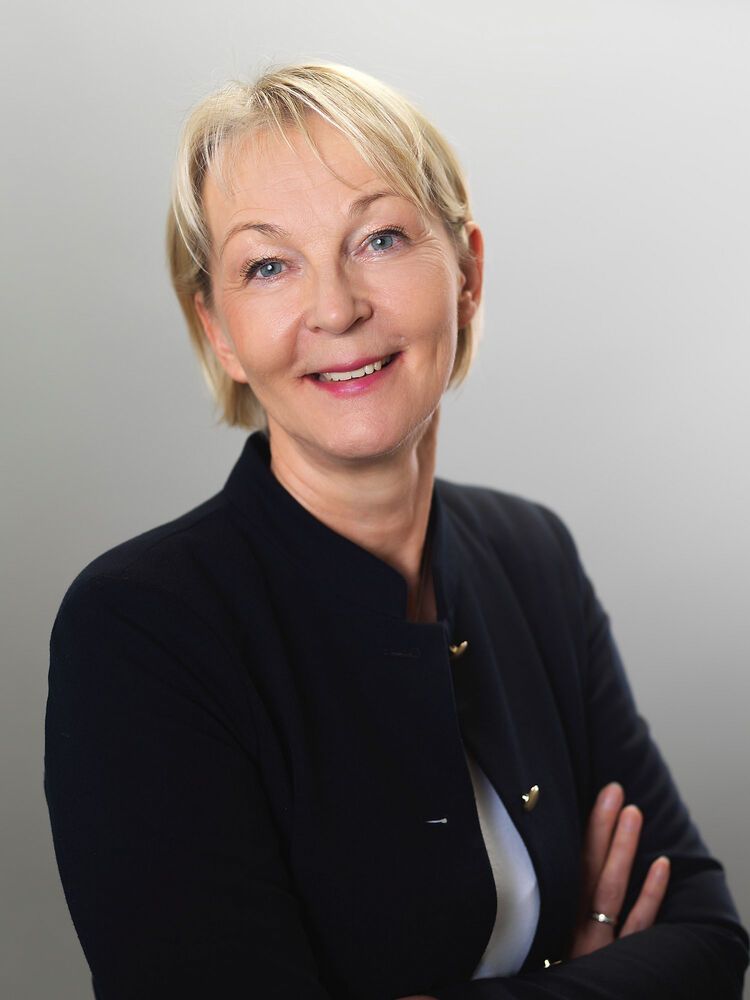 Marina Köhn ist Informatikerin und seit 1992 im Umweltbundesamt tätig. Ihre Arbeitsschwerpunkte bilden umweltbezogene Systemvergleiche, insbesondere im Aktionsfeld Informations- und Kommunikationstechnik (IKT). 