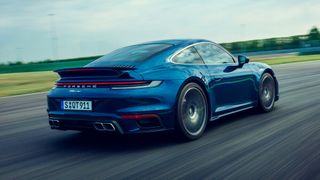 Porsche will zwar stark auf Elektromobilität setzen, Verbrenner-Ikonen wie den 911 dafür aber nicht komplett aufgeben. (Porsche)