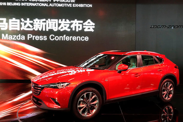 Mazda zeigt das Coupé-Crossover CX-4. (Foto: press-inform)