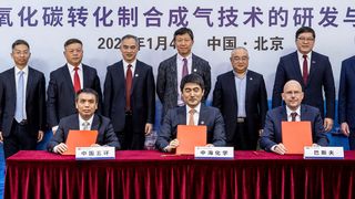 Vertragsunterzeichung der gemeinsamen Entwicklungsvereinbarung von BASF, China Blue Chemical und Wuhuan Engineering. (BASF)