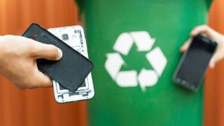 In Elektroschrott stecken viele kostbare Rohstoffe, die per Recycling weitergenutzt werden können. (Bild: phoenix021 - stock.adobe.com)