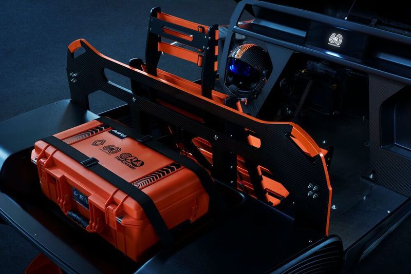 Der R4 als Quadrokopter: Zum 60. Geburtstag geht die Legende auf Rädern nun in die Luft. Mit dem AIR4 hat Renault gemeinsam mit dem Designzentrum TheArsenale ein futuristisches Showcar geschaffen, das statt auf Reifen auf vier Doppelpropeller setzt.  (Renault)