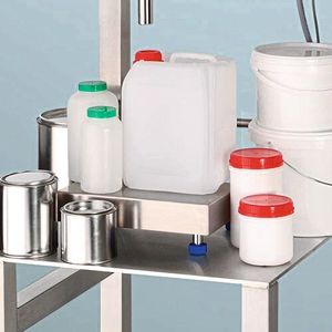 Niedrig- bis hochviskose sowie schäumende Medien können in Gebinde wie Weithalsflaschen, Schraubdosen, Klemmdeckeldosen, Kanister oder auch Eimer mit bis zu einer Höhe von maximal 400 mm und mit einem Spundloch-Durchmesser von mindestens 40 mm abgefüllt werden.