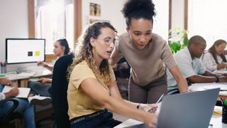 Mit virtualisierten Desktop-Lösungen erhalten Anwender höchstmögliche Flexibilität bei gleichzeitig reduziertem Administrationsaufwand. (Bild: © K Louw/peopleimages.com - stock.adobe.com)