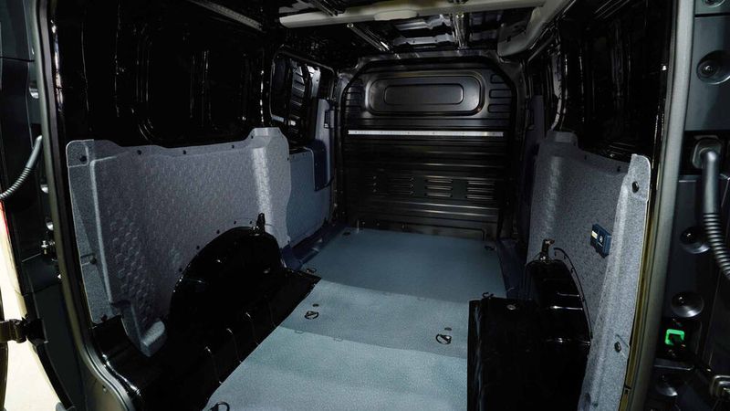 Die Cargo-Variante ist als Standard-, Lang- oder Hochdachversion erhältlich und hat ein Fassungsvermögen von bis zu 5,1 Kubikmetern. (Bild: Kia)