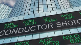 Die Chip-Knappheit könnte für steigende Preise sorgen und der Mangel sich bis ins Jahr 2023 ziehen. Das Fazit des Autorenduos: Die Die ITK-Branche war auf den kräftigen Nachfrageschub schlecht vorbereitet und kaum ein Unternehmen hat eine Failover-Strategie.  (Bild: © iQoncept - stock.adobe.com)