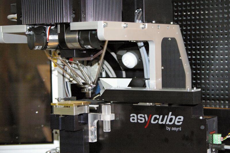 Details einer Anwendung mit dem Roboter Asycube am Stand des Unternehmens Asyril. (JR Gonthier) (Archiv: Vogel Business Media)