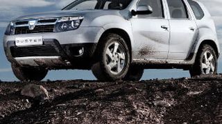 Nach einem Facelift 2013 ging der Dacia Duster mit einem deutlich aufgewerteten Innenraum an den Start. (Dacia)