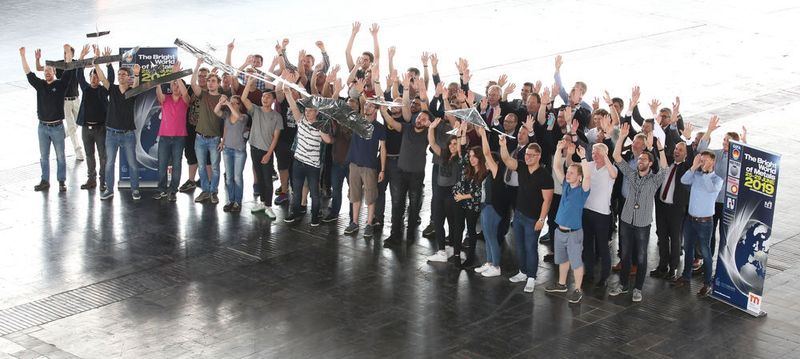 Rund 50 Studenten von fünf deutschen Universitäten verwandelten die Messehallen der Messe Düsseldorf in einen ungewöhnlichen Flughangar. Beim internationalen Wettbewerbs „Stahl fliegt“ brachten sie die unterschiedlichsten Flugobjekte aus Stahl zum Fliegen.  (Messe Düsseldorf)