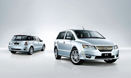 Das Elektroauto E6 kommt 2012 in die USA – noch sind Änderungen für ein besseres Crashverhalten nötig. (Archiv: Vogel Business Media)