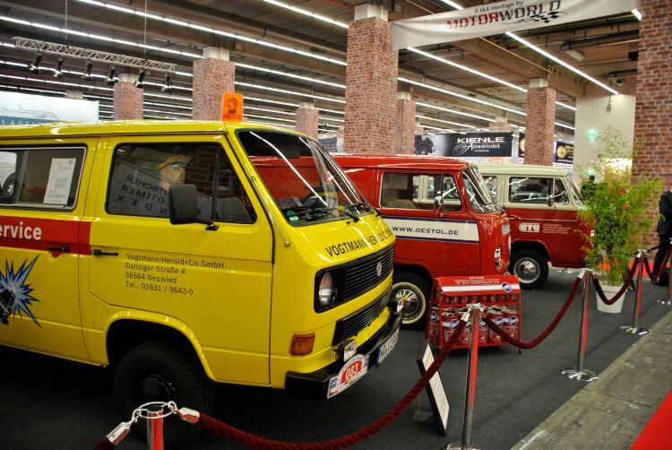 Die Bulli-„Sonderschau“ ... mit ganzen drei Fahrzeugen. (Dominsky/»kfz-betrieb«)