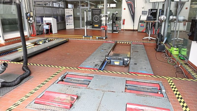 Hell, übersichtlich und alles da, was man braucht: die Dialogannahme in Gelsenkirchen-Buer. (Bild: Dominsky/»kfz-betrieb«)