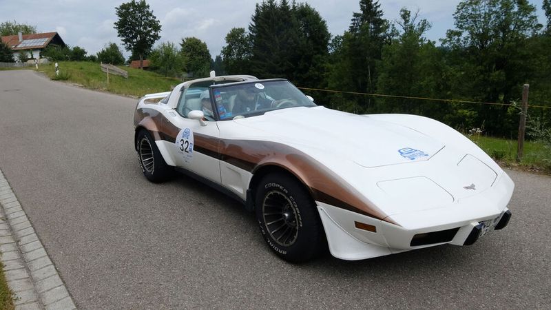 Dauergast: Joachim Zorn und Valentina Maier mit einer Chevrolet Corvette C3 aus dem Jahr 1979. (Bild: Zietz - VCG)