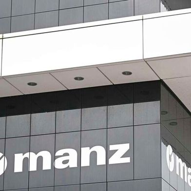 Der Automobilzulieferer Manz ist bekanntlich insolvent. Für 300 der insgesamt rund 400 Mitarbeiter glimmt nun aber ein Hoffnungsschimmer auf, denn die Tesla Automation will Teile des Reutlinger Unternehmens kaufen ... (Bild: Manz)