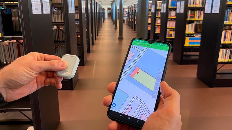 Ein Mini-Satellit deckt ca. 100m² in einem Gebäude ab – zur Navigation müssen aber immer mindestens drei Satelliten im Sichtfeld sein. (Bild: privat / TU Chemnitz)