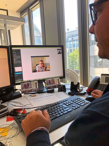 Die Videoberatung, hier die Lösung von Snapview, bietet sich beispielsweise bei der Fernwartung von Maschinen an. (Snapview)