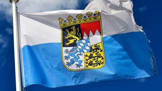 Auch wenn vielen Kfz-Betrieben im Freistaat momentan der Wind hart ins Gesicht bläst: Beim bayerischen Landesverband kümmern sich aktuell 170 Mitarbeiter um die Sorgen und Nöte der Mitglieder. (Bild: picture alliance/Bildagentur-online)