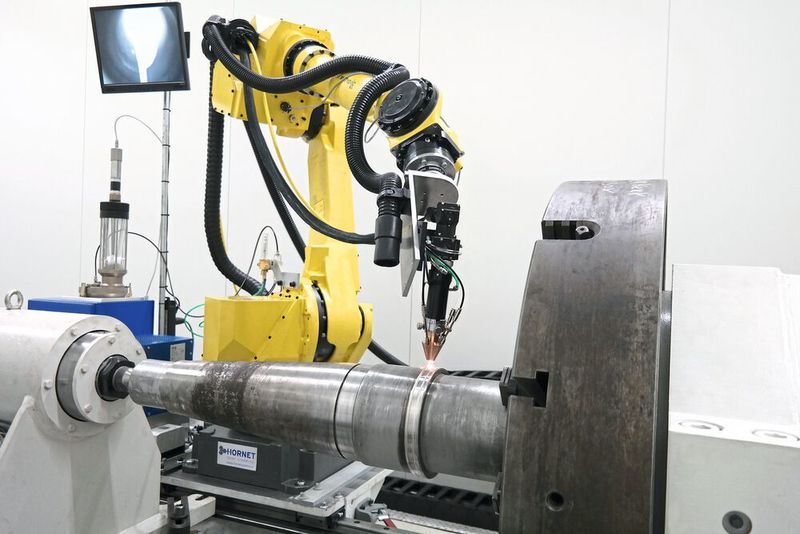 Hauptkomponenten der Laser-Cladding-Maschine sind der Laser, der Roboter und das Steuerungssystem. Außerdem gibt es noch einige Werkzeuge und Zusatzgeräte. (Hornet)