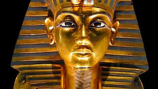 Die Totenmaske des jungen Pharaos Tutanchamun. Um sein Grab ranken sich seit jeher Spekulationen. Vor einem Jahr vermutete ein britischer Ägyptologe bisher unentdeckte Kammern im Tutanchamun-Grab im Tal der Könige. (MykReeve/Wikimedia Commons)