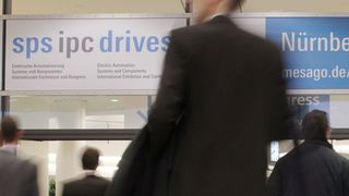 Die 23. Auflage der SPS IPC Drives öffnete dem Fachpublikum ihre Pforten. Laut Veranstalter war die Messe gut besucht und konnte ein Besucherplus von 3% im Vergleich zum Vorjahr verzeichnen. (Bild: Mesago)