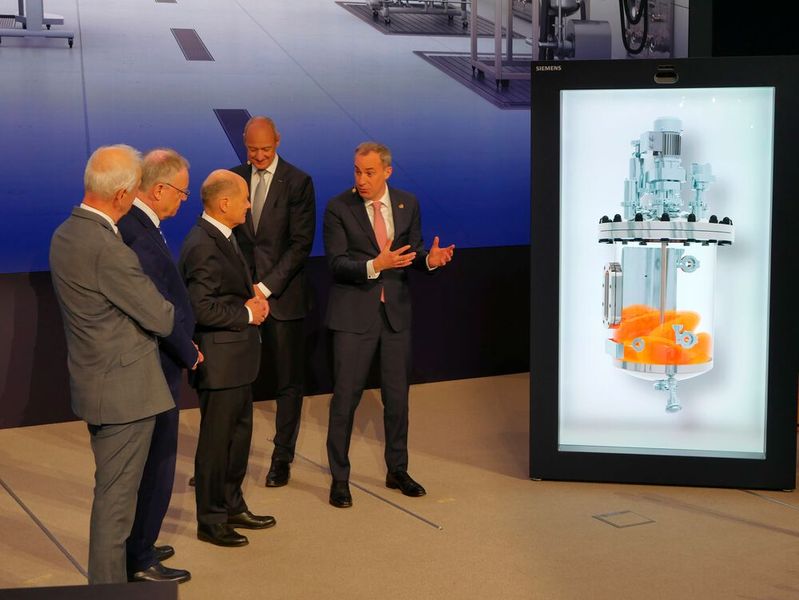 Bei Siemens wurde gezeigt, wie das Unternehmen es mithilfe des digitalen Zwillings schafft, in Behälter reinzuschauen.  (Bild: Sandro Kipar/VCG)