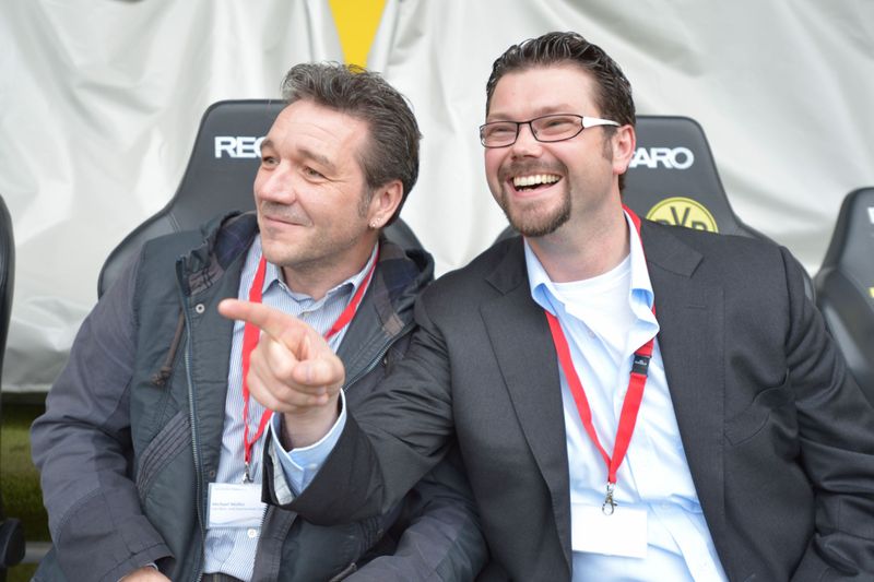 Swyx Partner auf der Trainerbank (von rechts nach links): Christian Gaul (Frings Informatic Solutions GmbH) und Michael Müller (LUTZ Büro- und Datentechnik GmbH)  (Swyx)