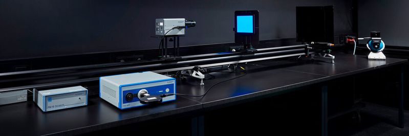 Akkreditieres Prüfverfahren: Die Ingenieure bei Instrument Systems haben rückführbare UVA/B/C-Referenzquellen entwickelt, um das UV-Messequipment zu kalibrieren und zu prüfen.(Bild:  Andreas Acktun)