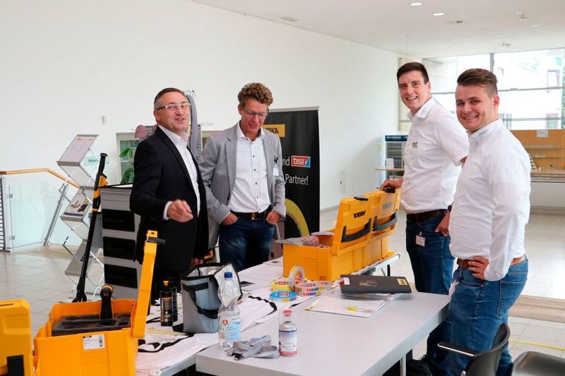 ..dem Schleifspezialisten Mirka,... (Klasing)