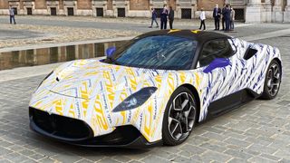 Der flache MC20 soll die sportlichen Gene der Traditionsmarke wiederbeleben. (Bild: Maserati)